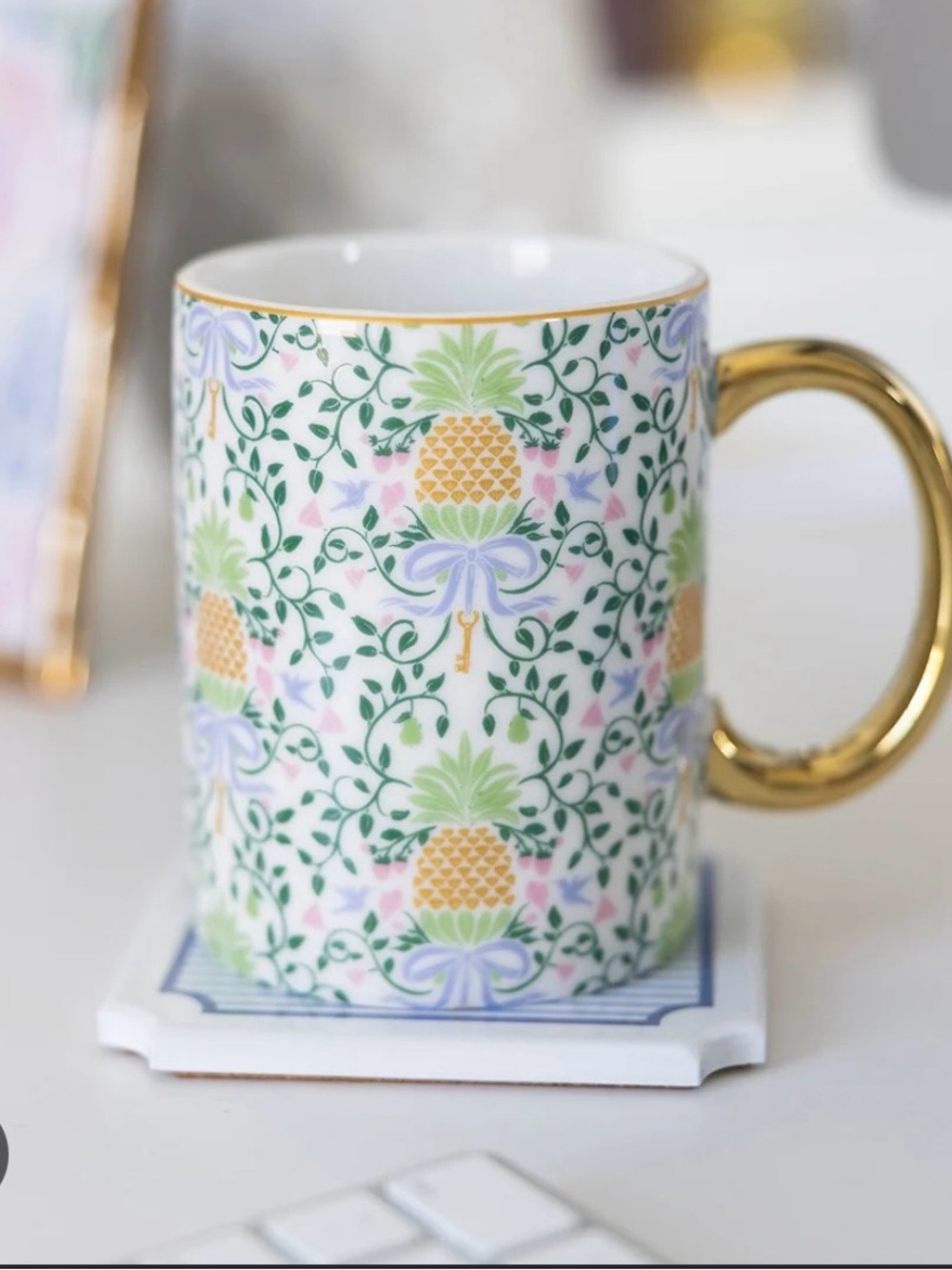 Simplified Gold-Handle Pineapple Pattern Ceramic Mug